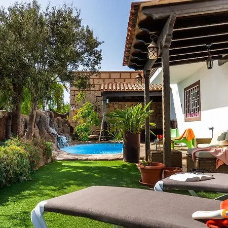 Deluxe Bella Air Con & Heated Pool, Tenerife South 别墅