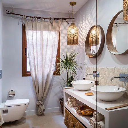 Villa Deluxe Bella Air Con & Heated Pool, Tenerife South Chayofa