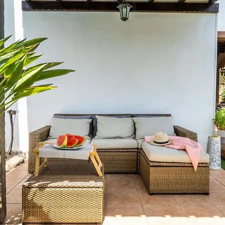 Deluxe Bella Air Con & Heated Pool, Tenerife South Villa *