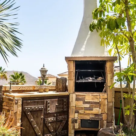 Deluxe Bella Air Con & Heated Pool, Tenerife South Villa *